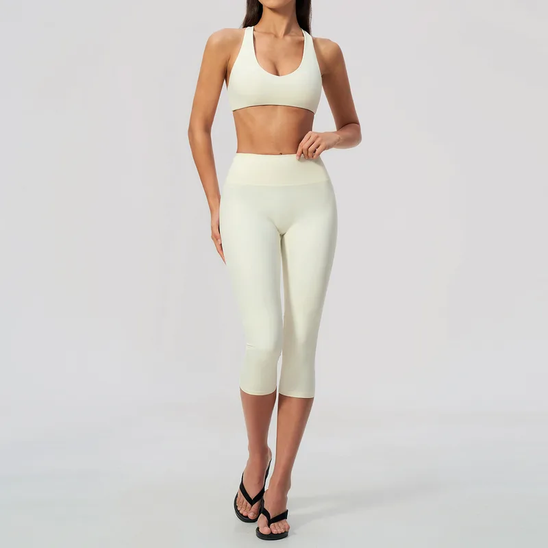 Women's Sports Bra Capri Leggings Set